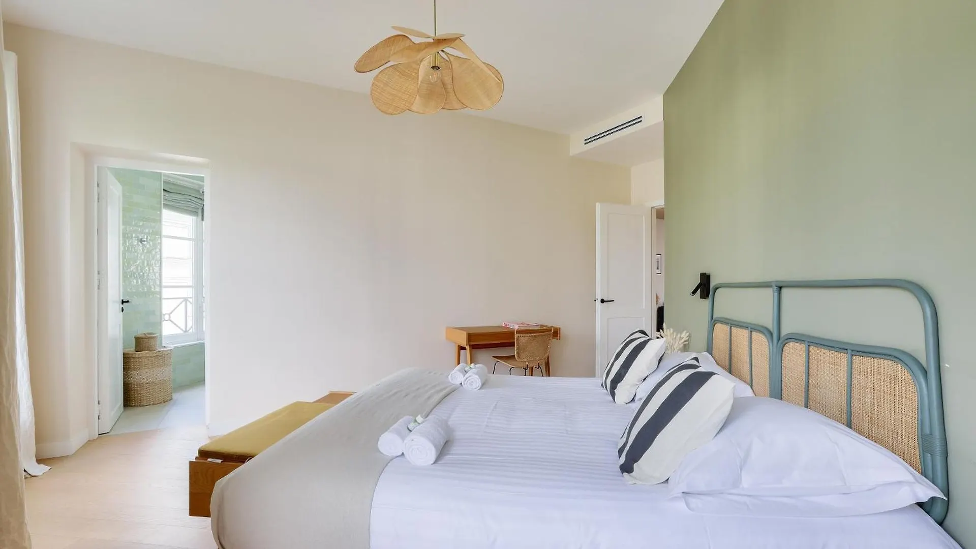 Apartment Grande Terrasse, Climatisation, 3 Chambres, Marais Paris