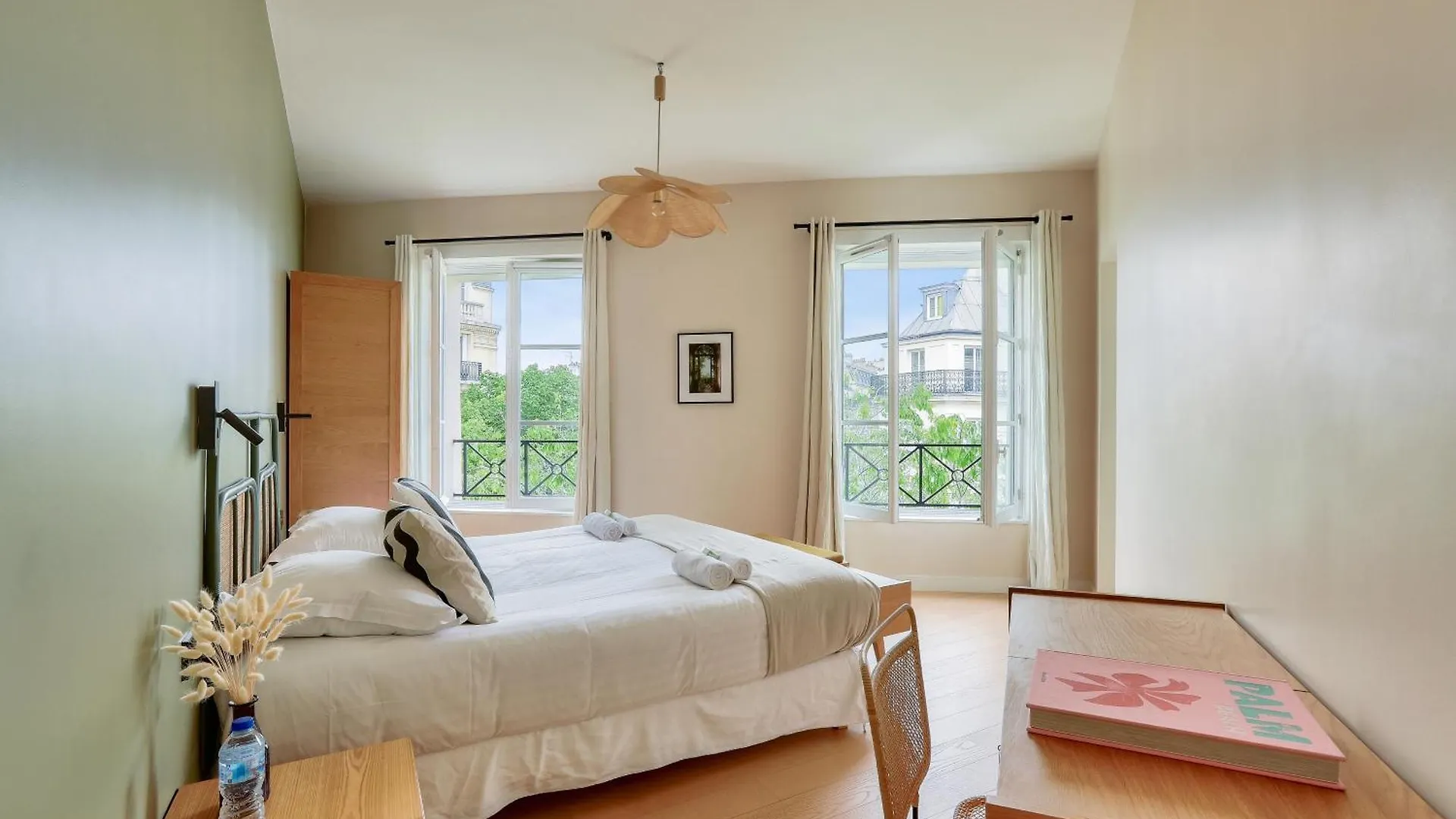 Grande Terrasse, Climatisation, 3 Chambres, Marais Paris Apartment